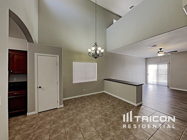 Foto del edificio - 5918 Crumbling Ridge St