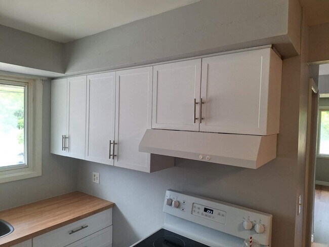 Building Photo - 3 Bed / 1.5 Bath in Chatham – $2,049 + Utilities/month + Parking Included