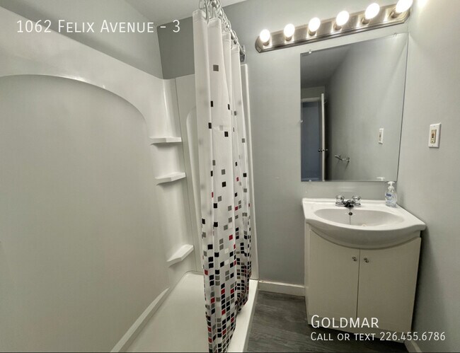 Building Photo - 3 bedroom all inclusive apartment available March or April