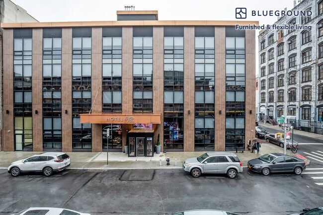 Building Photo - 413 S 5th St