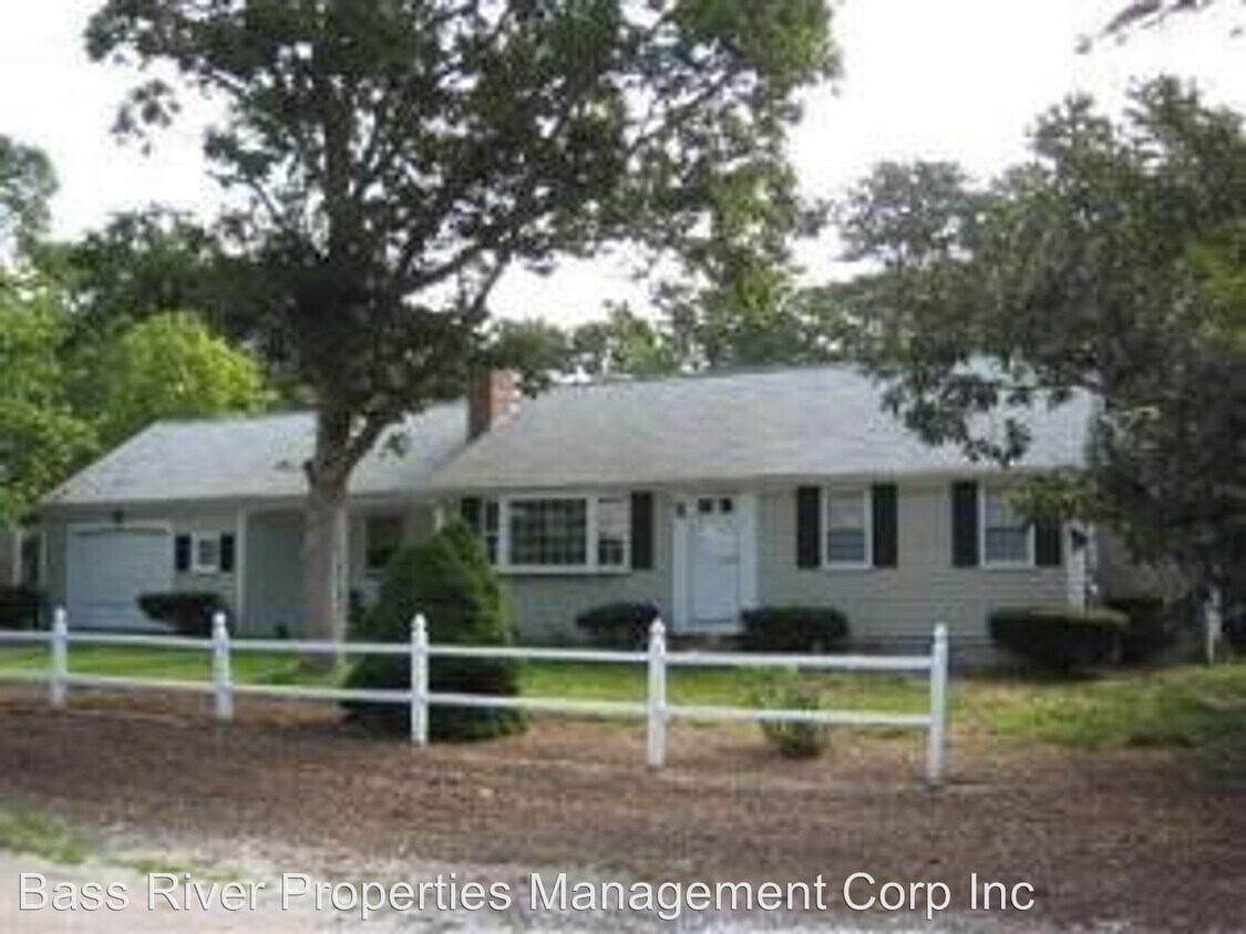 8 Hersey St, Yarmouth, MA 02664 Apartment for Rent in Yarmouth, MA