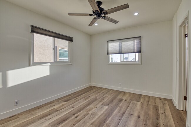 bedroom - big enough for a king sized bed - 1301 Prospect Ave