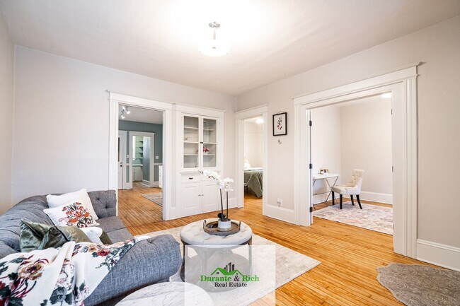 Building Photo - 3 Bedroom Lower Duplex Riverwest Neighborh...