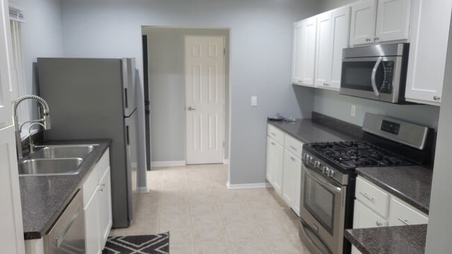 Building Photo - 308 Tamarack Ave