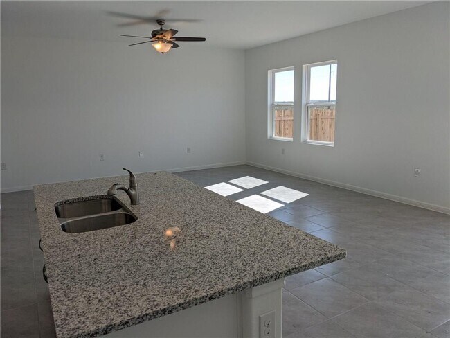 Foto del edificio - 6705 Routenburn St