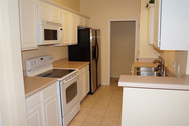 Building Photo - 723 Cedarwood Dr
