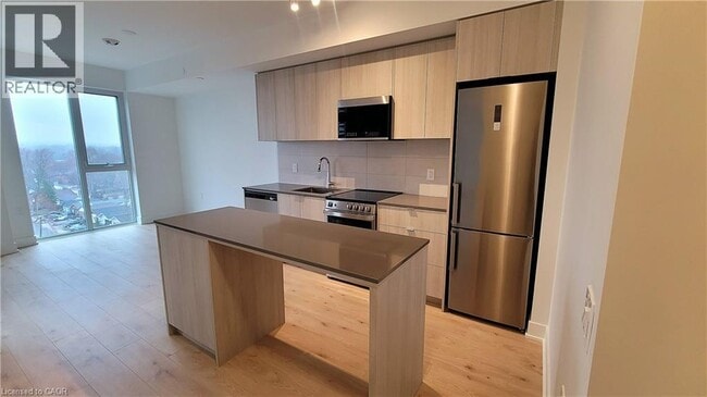 Building Photo - 2088 James St