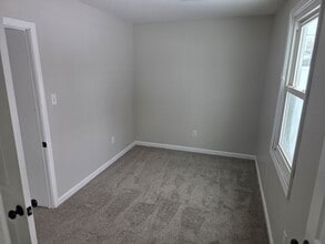 Building Photo - 129 E Forest St