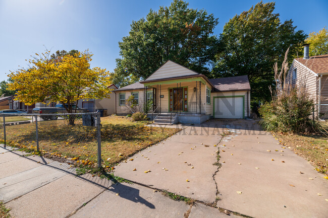 Building Photo - 1625 N Glendale St