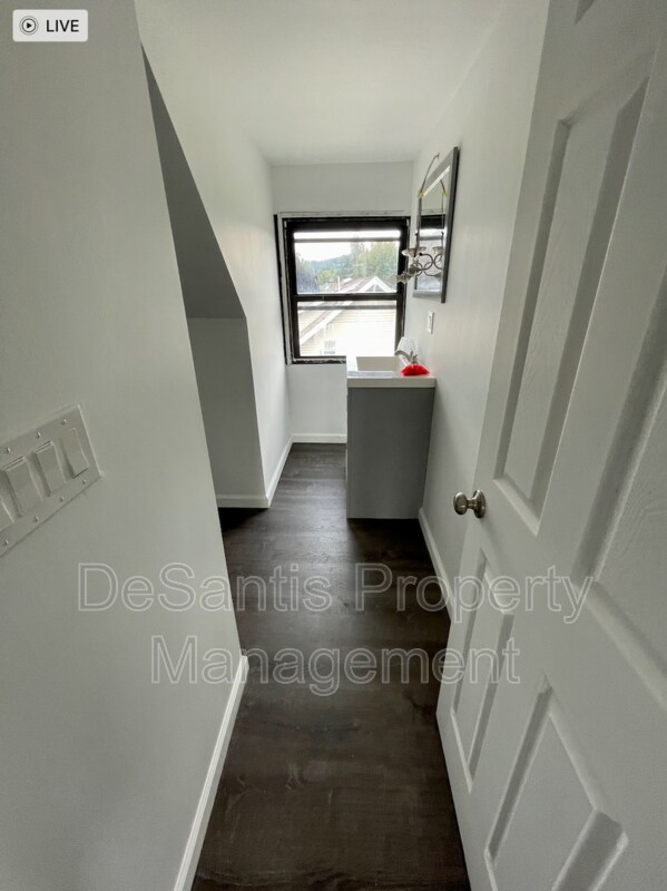 Foto del edificio - 135 McGovern Blvd