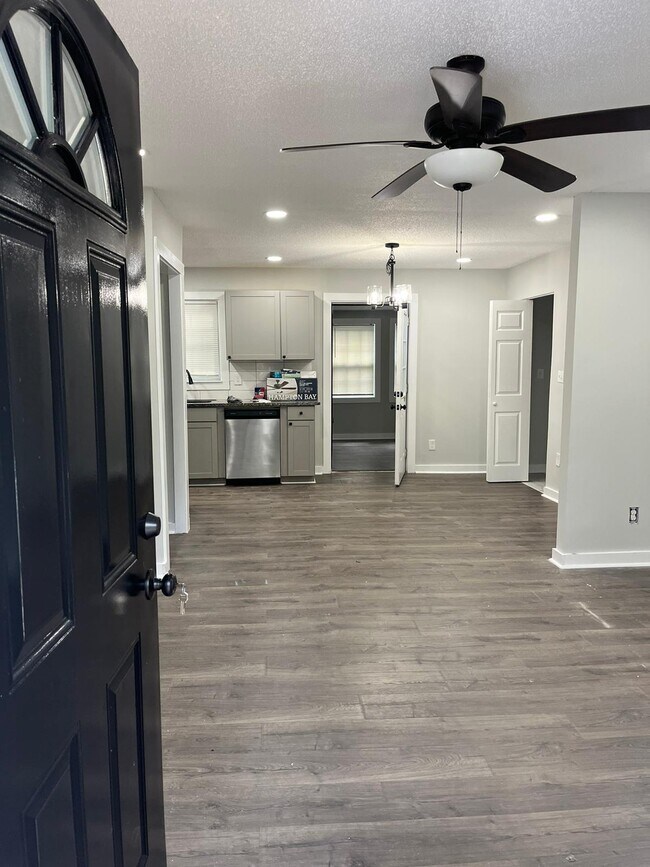 Foto del edificio - 6105 Blackhawk Trail SE