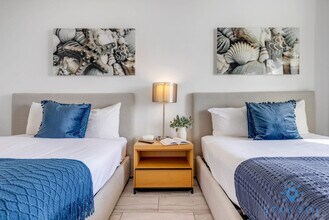 Building Photo - 2602 E Hallandale Beach Blvd