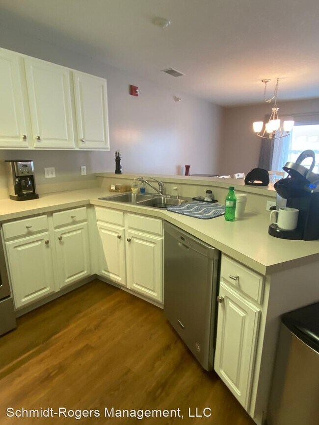 Building Photo - 3 br, 2 bath House - 660 S Lake Street #30