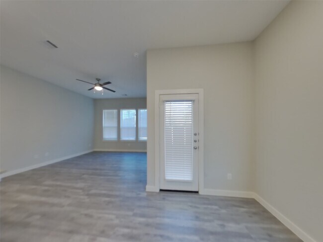 Foto del edificio - 22822 Frassino Pl