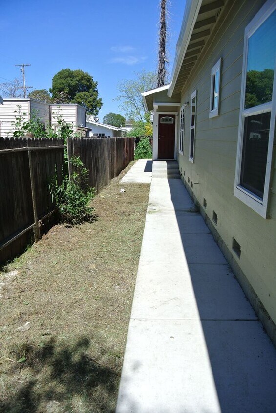 Primary Photo - 1 Bedroom, 1 Bathroom Duplex in Downtown P...