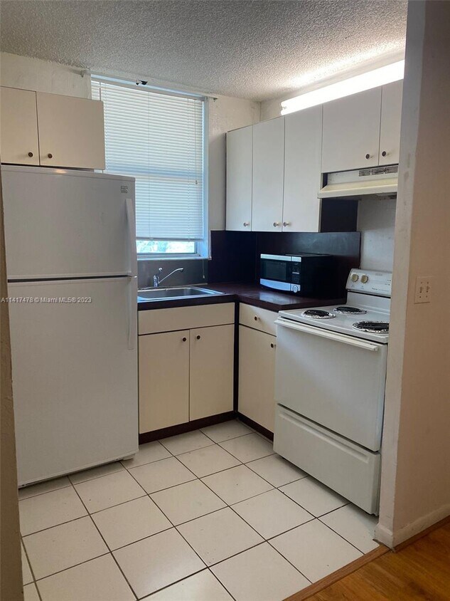 Foto principal - 1801 S Treasure Dr
