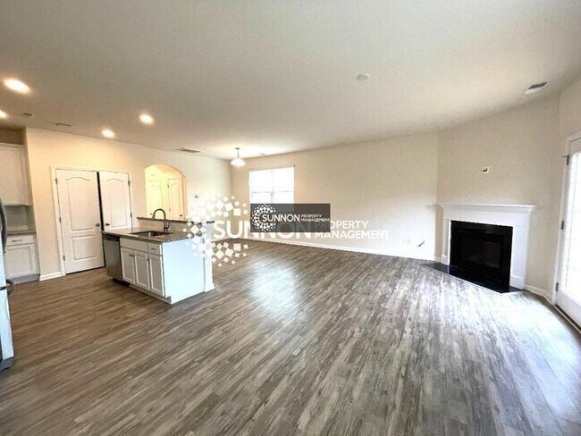 Foto del edificio - End Unit 3 BR 2.5 BA w/ Garage