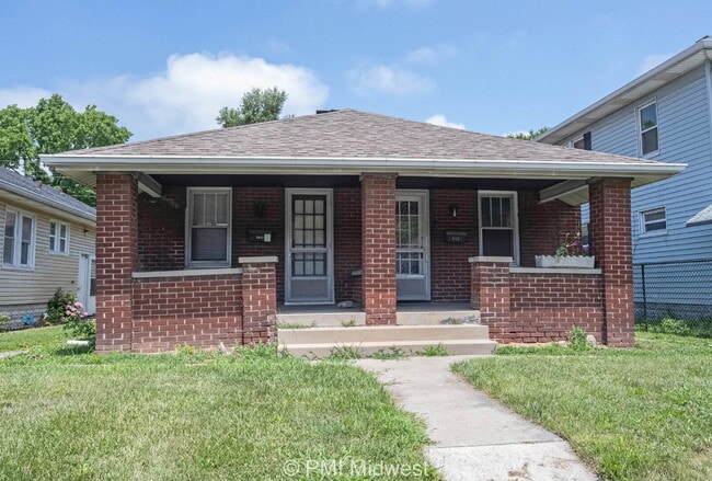 Building Photo - "Charming 1-Bedroom Duplex Retreat on East...