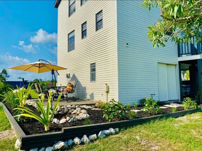 Building Photo - 24390 Yacht Club Blvd