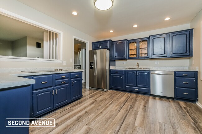 Foto del edificio - 6241 N Robinhood Ln