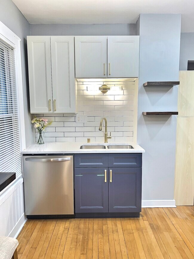 Foto del edificio - 2634 N Bartlett Ave