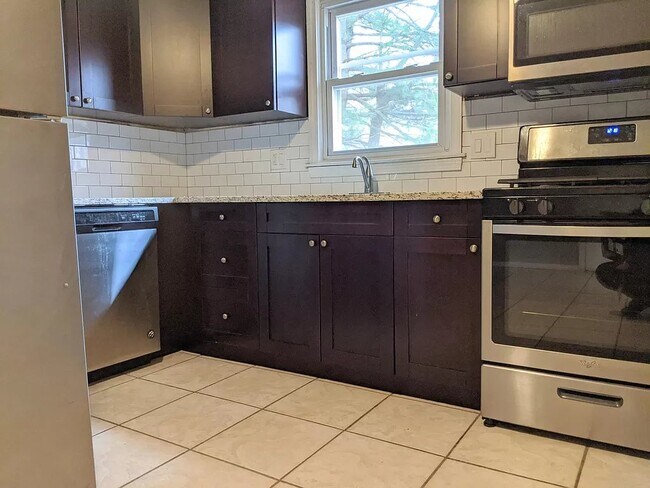 Building Photo - 41 Gould Dr