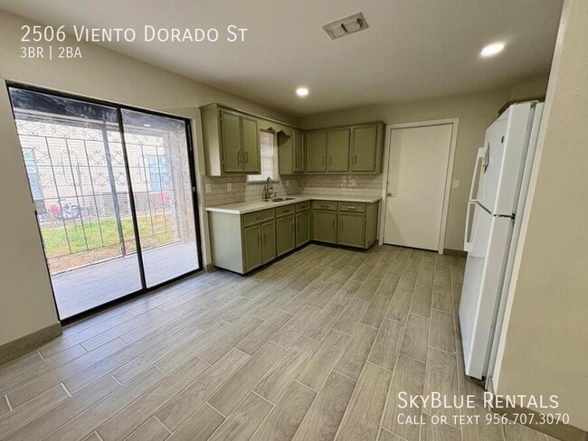 Building Photo - 2506 Viento Dorado St