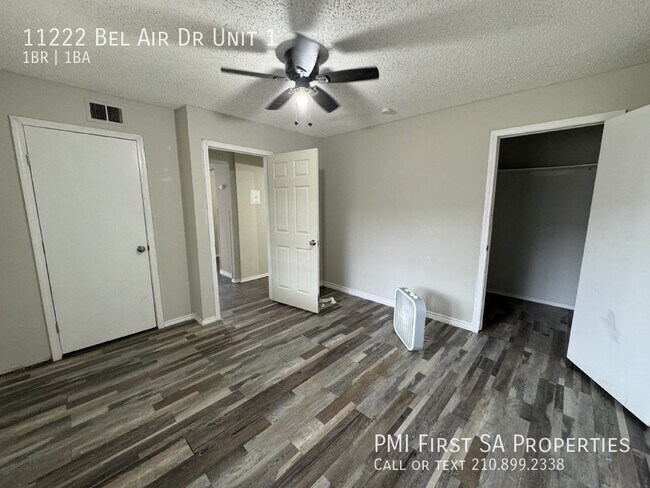 Building Photo - Fouplex unit ready to move in in Castle Hill!