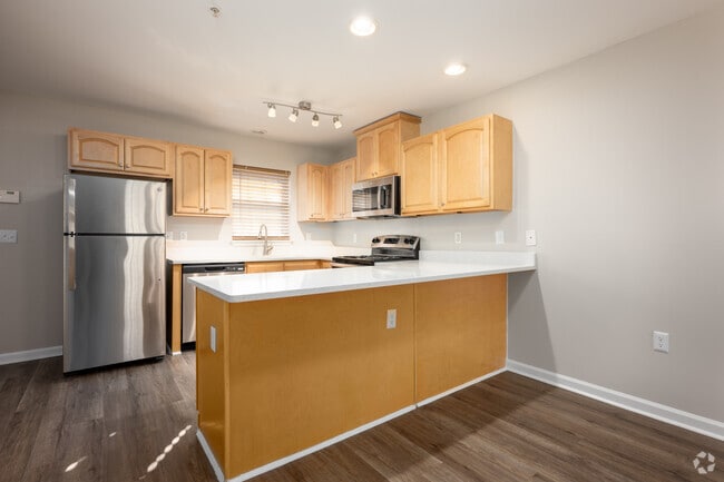 Birch - 750SF - Dining Room - Cedar Trace Apartments