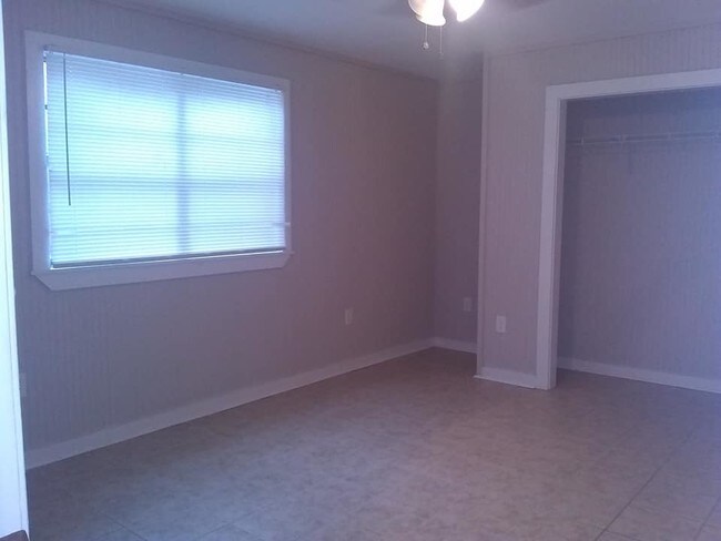 Foto del edificio - 2850 Iroquois St