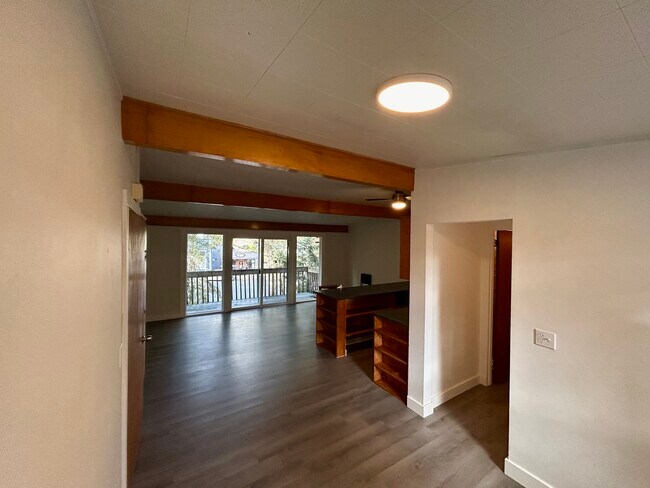 Foto del edificio - 465 Winslow Way E