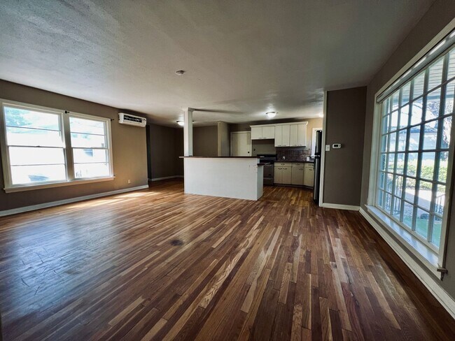 Foto del edificio - Large 4/2.5/1 Near Texas Tech with Extra Bonus Room