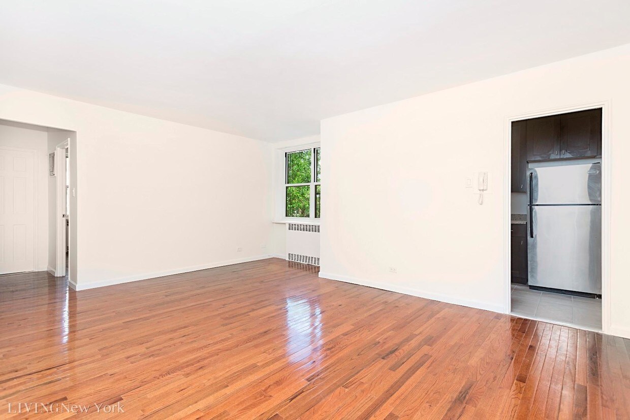 Primary Photo - 5570 Netherland Ave