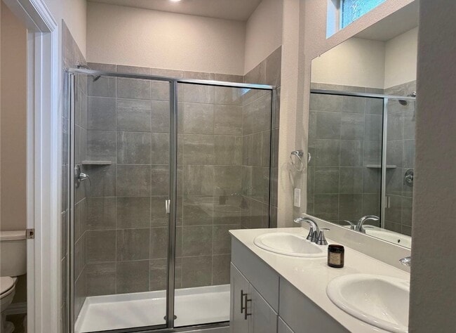 Building Photo - 205 Greenbriar Dr