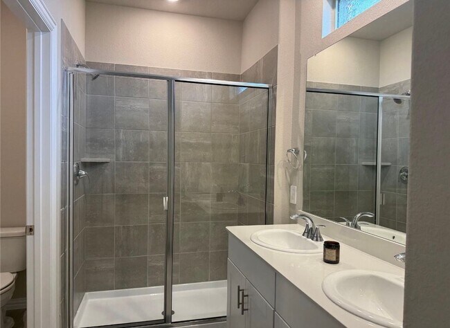 Foto del edificio - 205 Greenbriar Dr