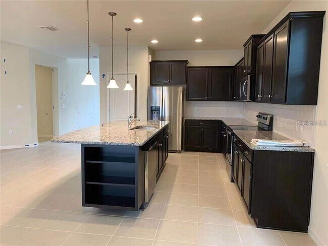 Building Photo - 2301 LUXOR Dr