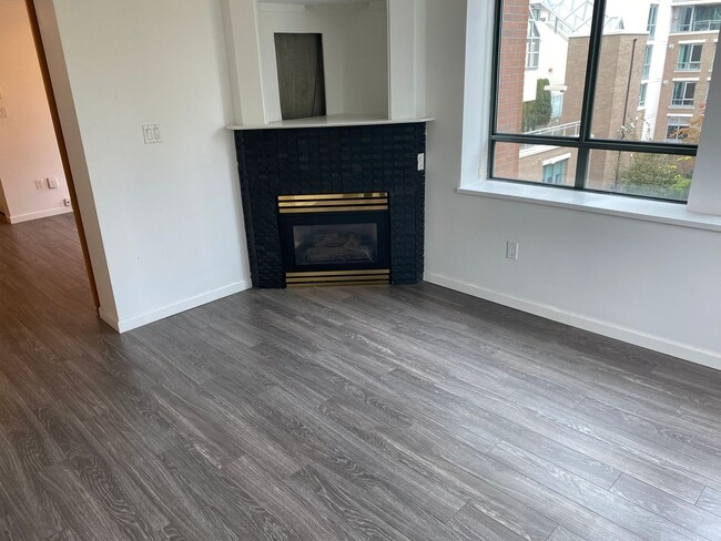 Building Photo - 1088 Quebec St