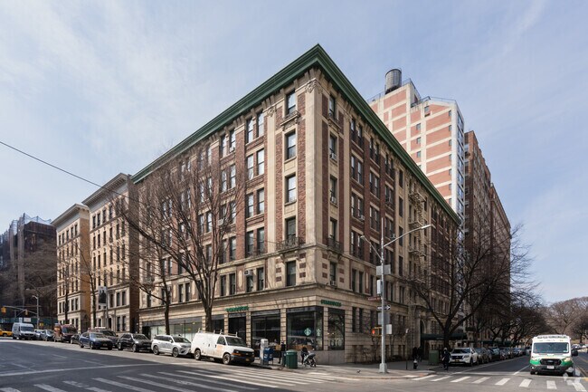 Building Photo - The Queenston