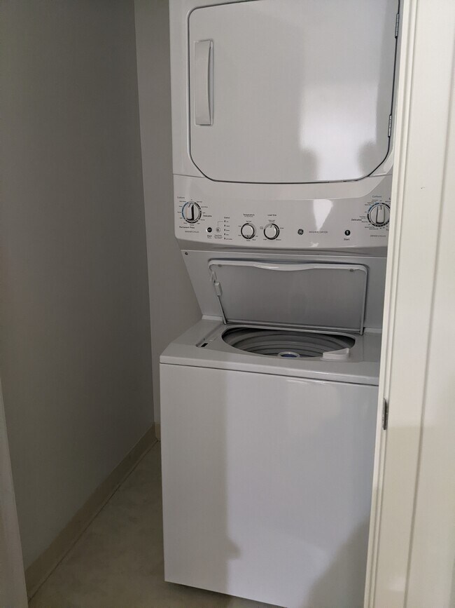 In unit laundry - 1 Mandalay Plz