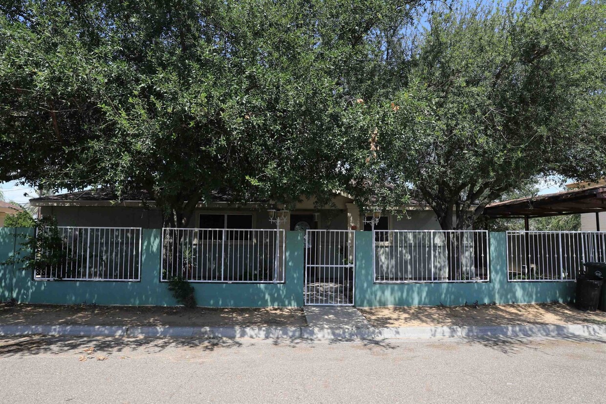Primary Photo - 2901 Mier St