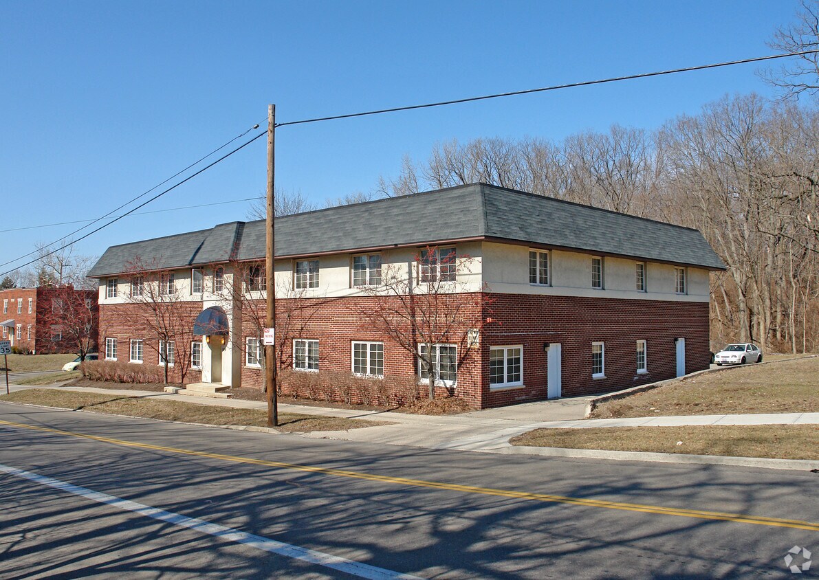 Foto del edificio - 819 Irving Ave