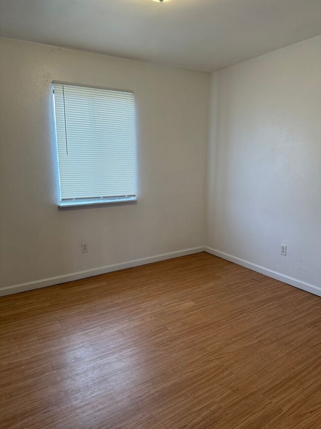 Building Photo - 104 N 27th St
