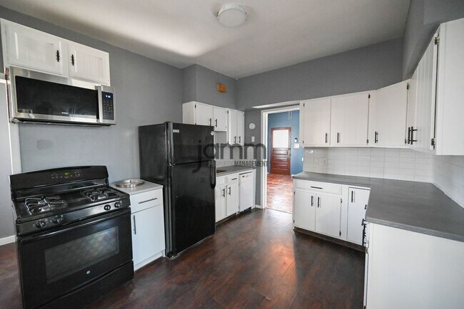 Foto del edificio - 6616 Wakefield Ave