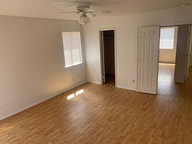 Foto del edificio - 22266 Hurons Ave