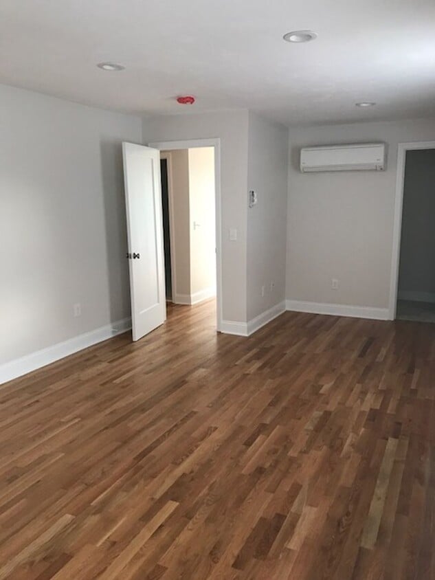 Primary Photo - 70 Courtland St