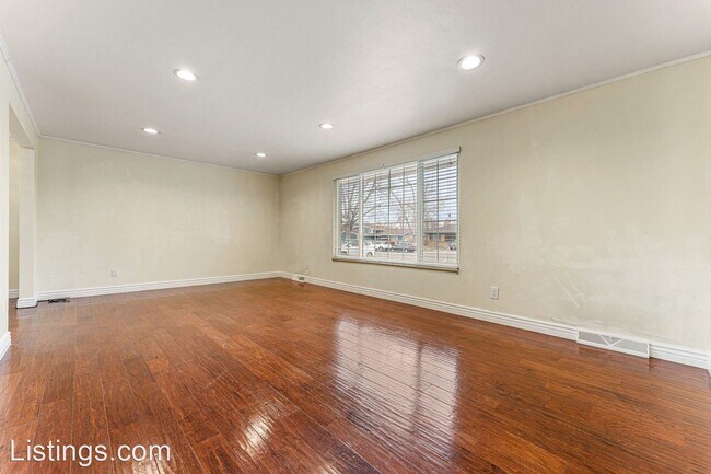 Building Photo - 4 br, 3.5 bath House - 12490 E. Exposition...