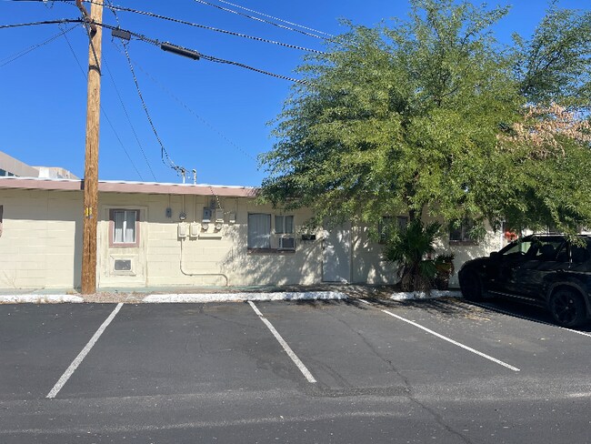 Foto del edificio - 23 W Basic Rd