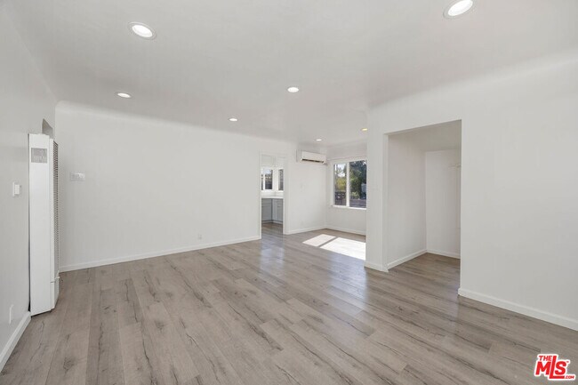 Foto del edificio - 2103 Barclay St