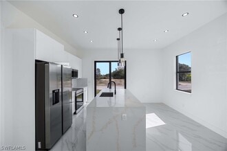 Building Photo - 1053 Marine Ave S