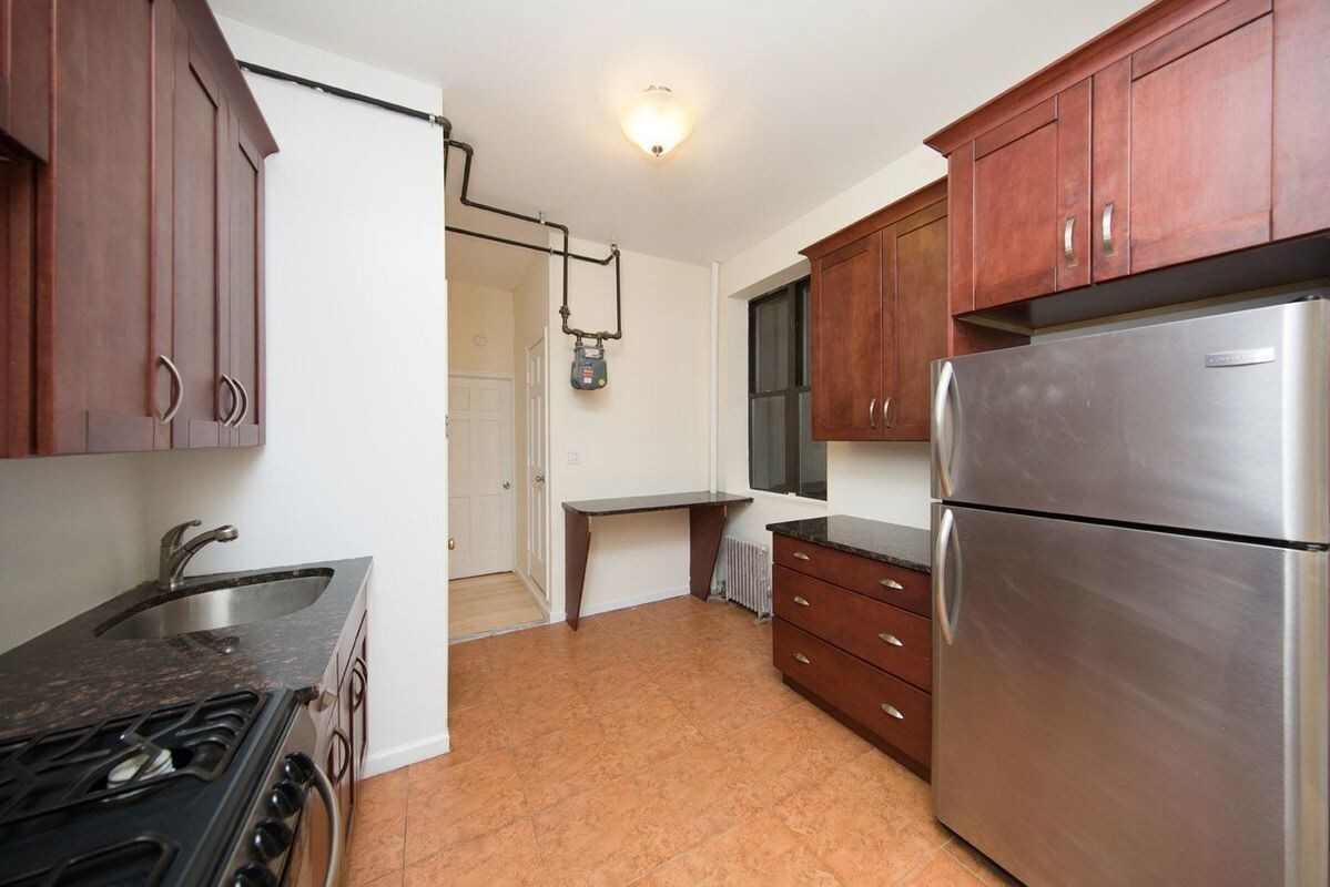 Primary Photo - 61 E 3rd St
